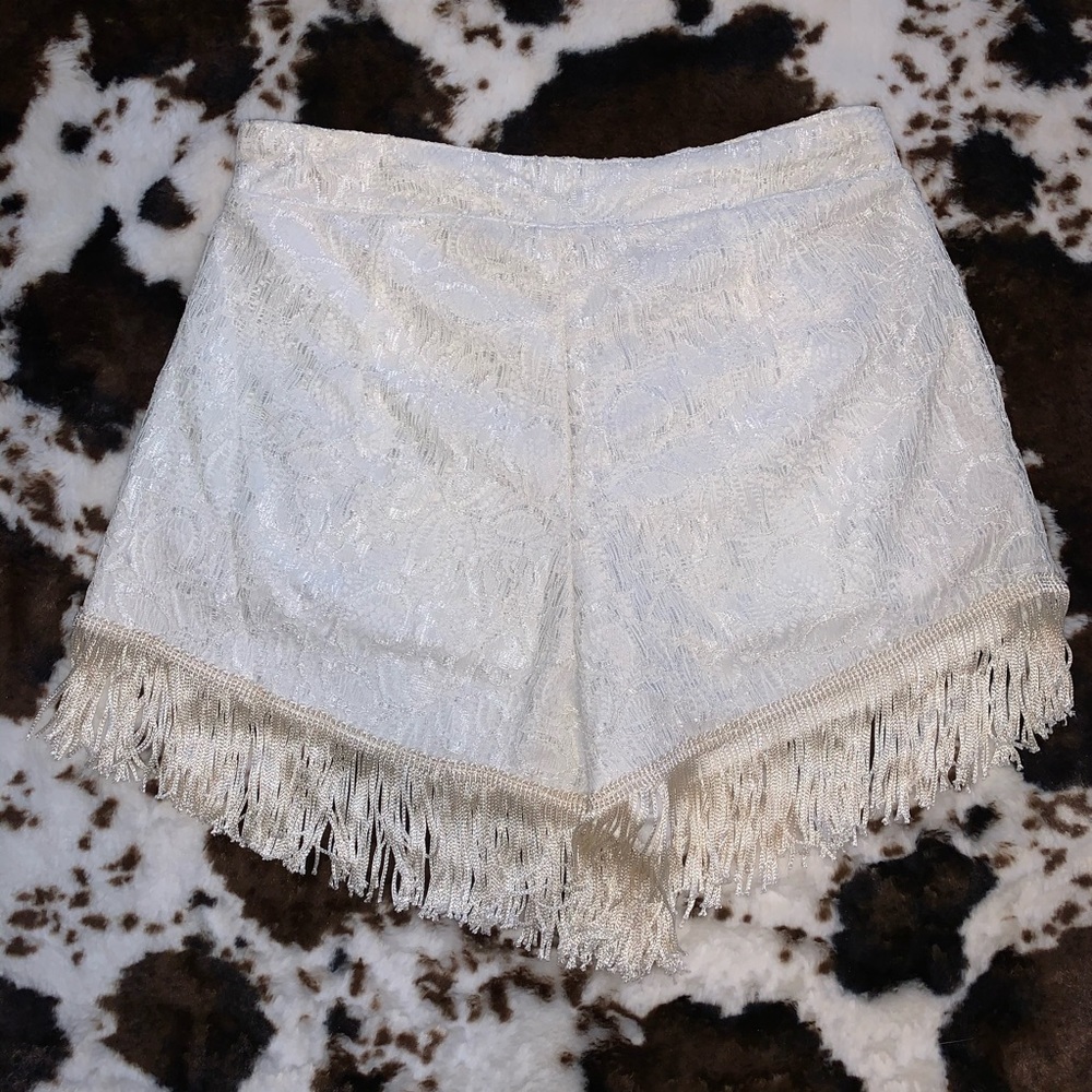 Angie white lace shorts with fringe - Size XS